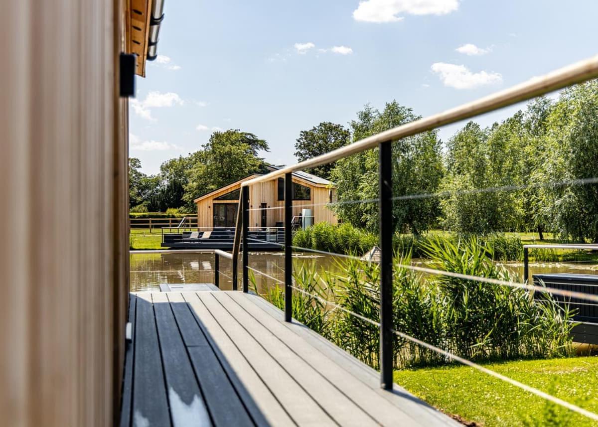 Woad Mill Lakeside Lodges Boston Exterior foto