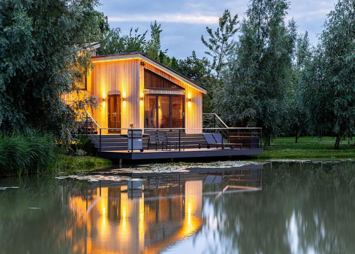 Woad Mill Lakeside Lodges Boston Exterior foto
